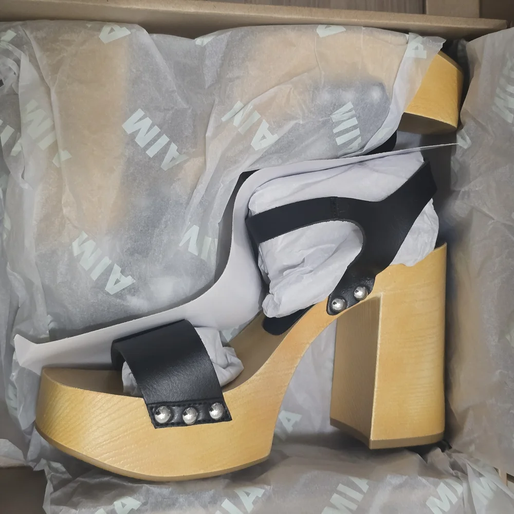 Stylish Black and Tan Wedge Sandals - Picture 6 of 7